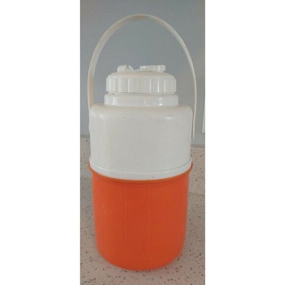Vintage Bee Plastics Water Jug Family Size Half Gallon Orange Triple insulated - Picture 1 of 7
